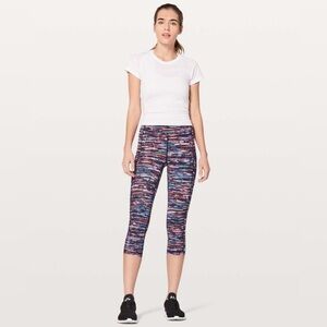 Lululemon Speed Up Crop 21"
Hinshu Alpine White Multi 
Size 6